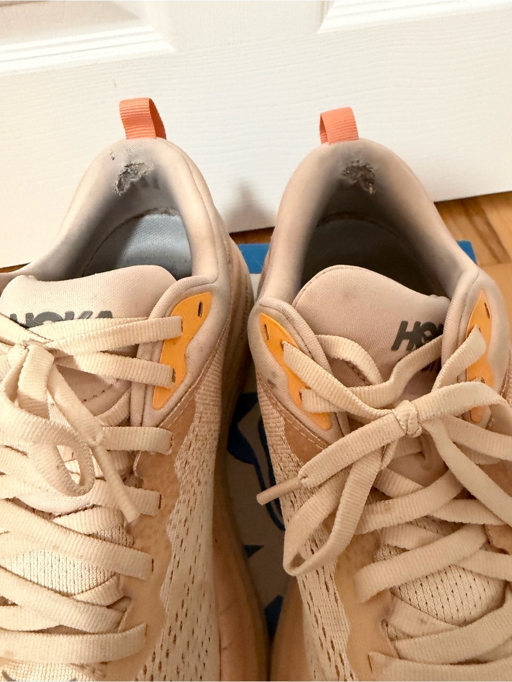 HOKA Bondi 8 Cream/Vanilla Running Sneakers Size 8 - Picture 5 of 7